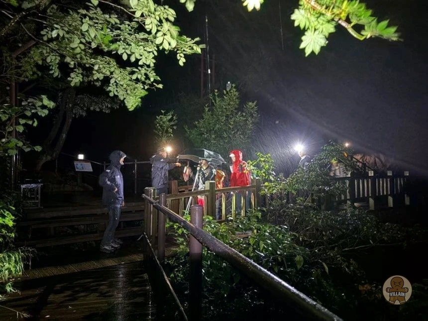 출입금지 구역 암벽 등반, 8명 급류에 고립 관련 이미지 1