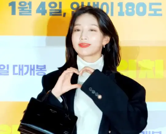 스위치 시사회서 등장한 정예인 움짤 관련 이미지 5